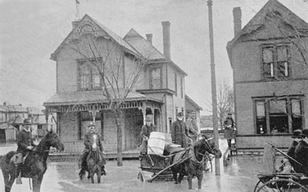 Mounted Columbus police help in flood of 1898